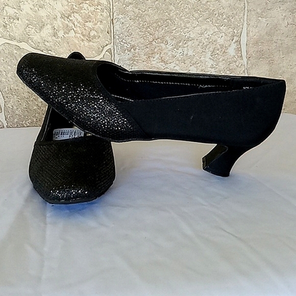 STATUES SHOES - Picture 2 of 6